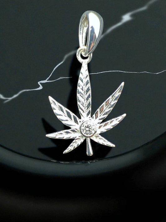 Smoke and Diamondz - 420 Leaf Charm